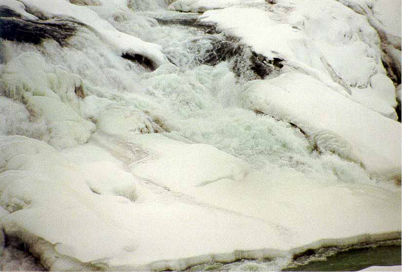 IJ_NY_1_03A_gulfuss_waterval_detail2.jpg (65187 bytes)