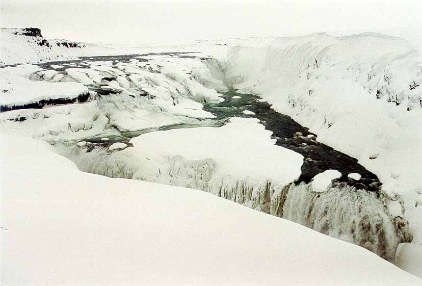 IJ_NY_1_04A_gulfuss_waterval_overview.jpg (56649 bytes)