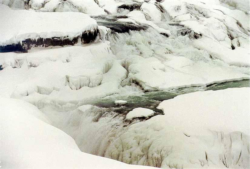 IJ_NY_1_05A_gulfuss_waterval2.jpg (60595 bytes)