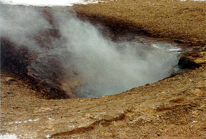 IJ_NY_1_17A_geysir_stoom.jpg (124327 bytes)