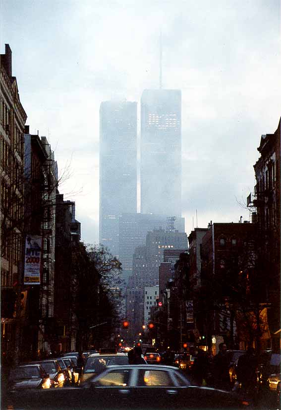IJ_NY_2_03A_NY_wtc_in_de_mist.jpg (51021 bytes)