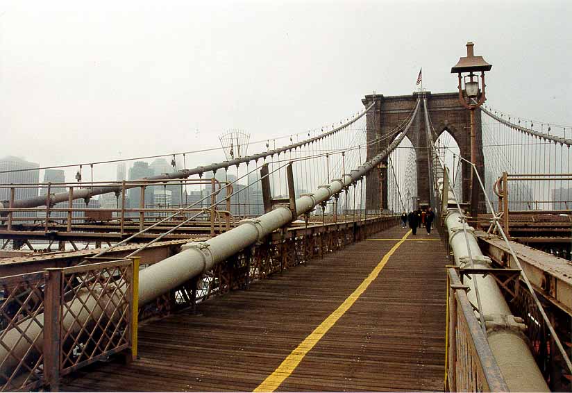 IJ_NY_2_05A_NY_brooklin_bridge_pad.jpg (78263 bytes)