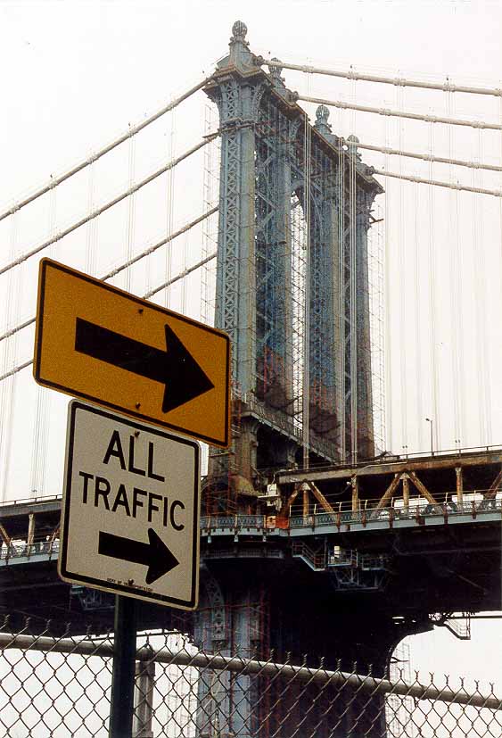 IJ_NY_2_06A_NY_manhattan_bridge_all_traffic.jpg (85010 bytes)