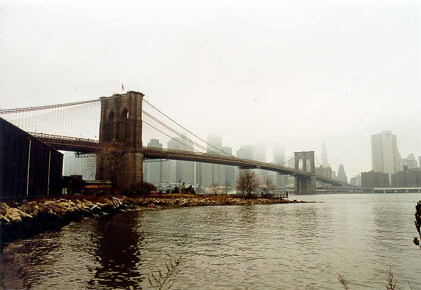 IJ_NY_2_09A_NY_brooklin_bridge_totaal.jpg (68904 bytes)