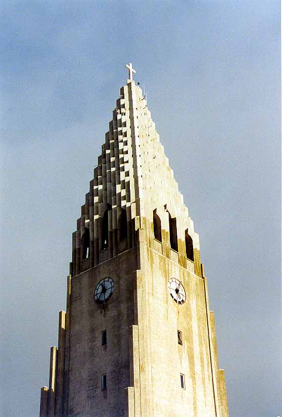 IJ_NY_2_26A_reykjavic_kerktoren.jpg (50715 bytes)
