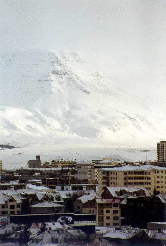 IJ_NY_2_28A_reykjavic_hotel_esja.jpg (47483 bytes)